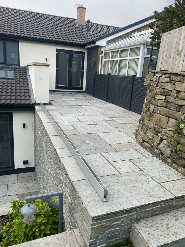 frameless balustrade tracking