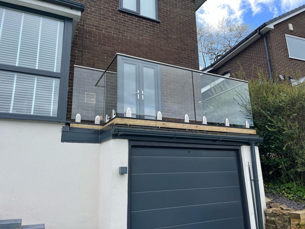 Alternative view of the glass balustrade