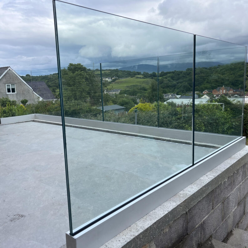 frameless_balustrade_bangor2 Frameless balustrade side view