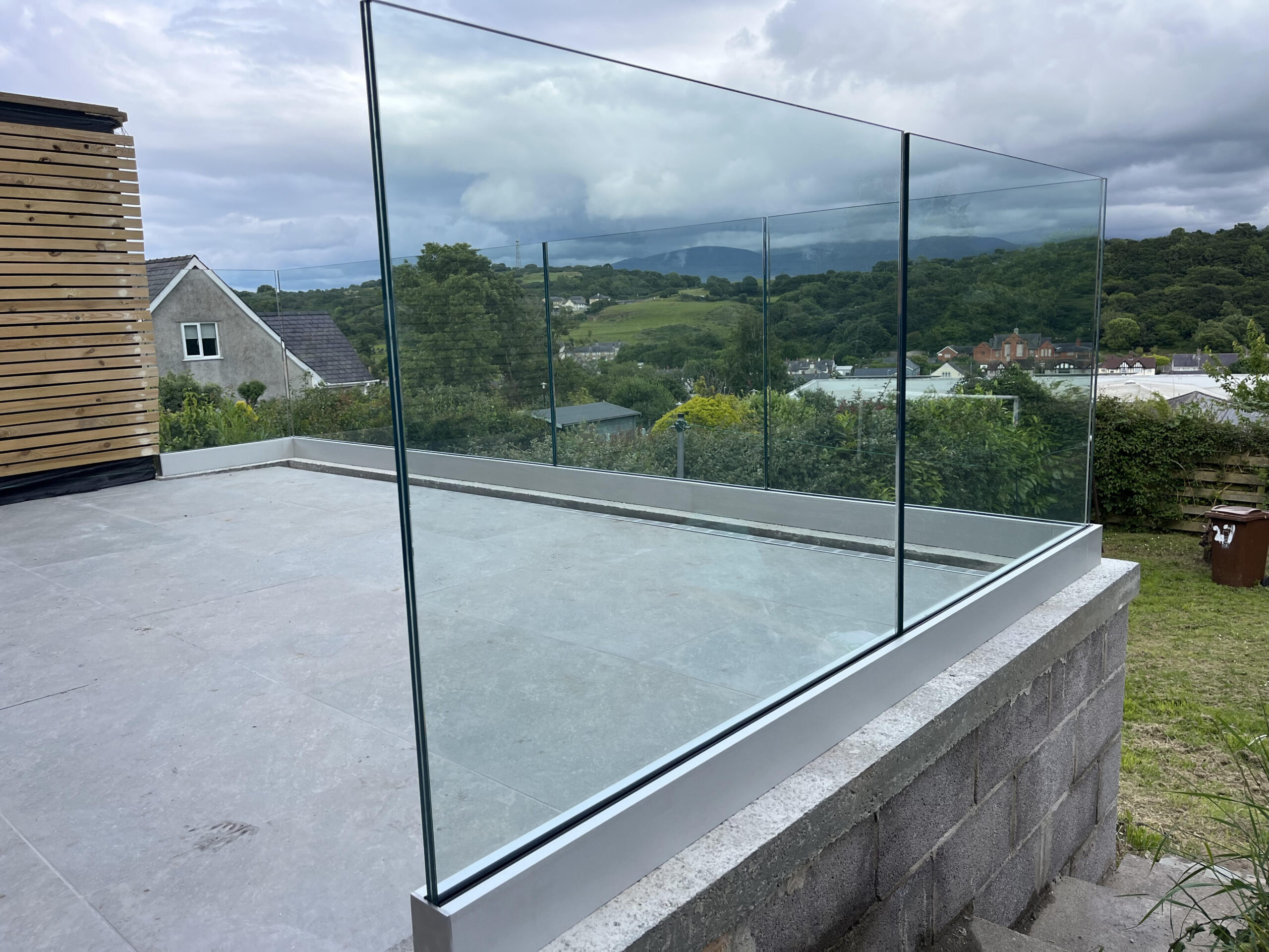 frameless_balustrade_bangor2 Frameless balustrade side view