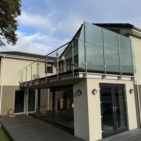 longreach_overview Glass balustrade roof terrace with opaque privacy panels and clear glass sections overlooking garden in Manchester area