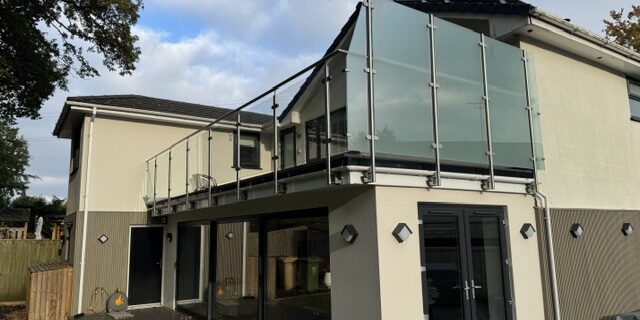 longreach_overview Glass balustrade roof terrace with opaque privacy panels and clear glass sections overlooking garden in Manchester area